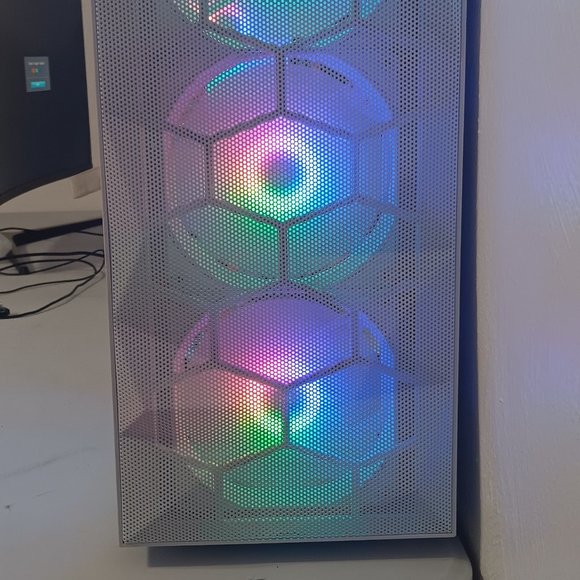 Selling gaming pc! - Picture 2 of 6